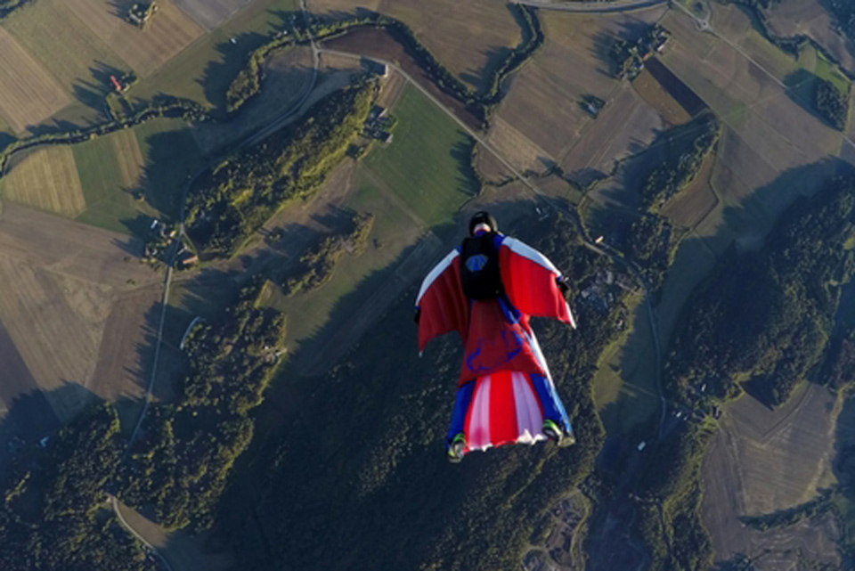 What You Need to Know About Wingsuit Flying - Skydive Coastal